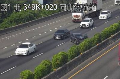 快訊／國1南下岡山段連2起車禍　2車追撞佔內車道...後方回堵紫爆