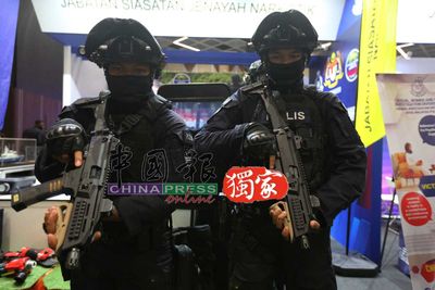 10台男被捕！大馬破獲8億毒品案　搜出大量槍械「如軍火庫」