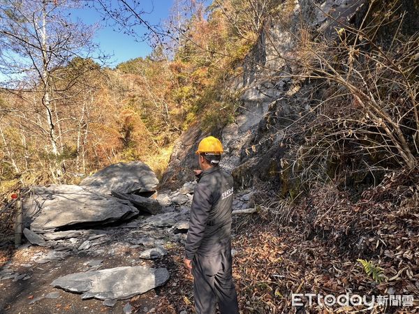 ▲雪霸國家公園的大鹿林道因地震發生巨石坍方災害，管理處正請包商搶通中。（圖／雪霸處提供）