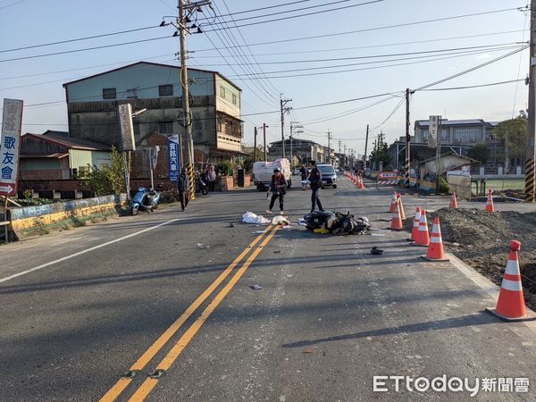 ▲▼      嘉義女騎士碰撞小貨車，倒地後與2月大女兒雙雙身亡       。（圖／記者翁伊森翻攝）