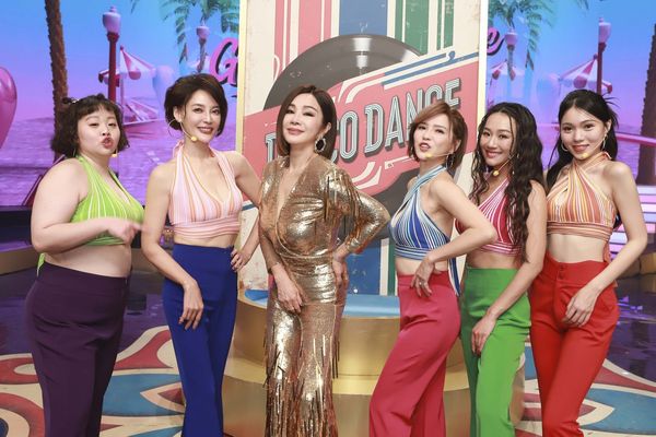 ▲宮美樂(左起)、李沛綾、陳美鳳、胡嘉愛、王茉聿、余煊曈等一起熱舞。（圖／民視提供）