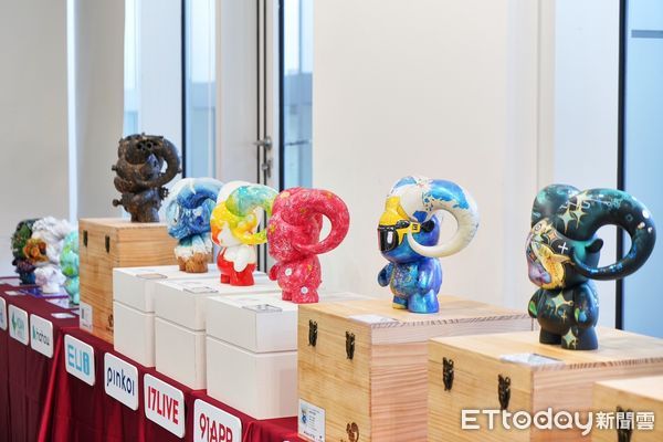 ▲全球限量！黄仁勳「領頭羊」公仔吸睛加持台灣新創　意外曝光這些名人企業家也有收藏。（圖／記者陳弘修翻攝）