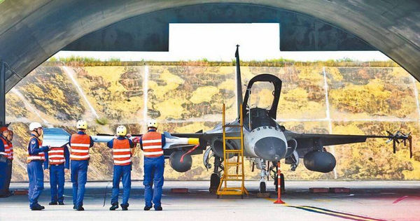 女士官長在進行IDF經國號戰機落地關車前檢查時，被進氣口吸入喪命。（示意圖，與本文無關／報系資料照）