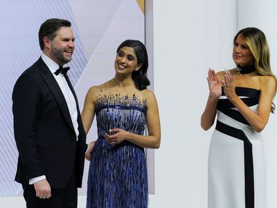 美副總統夫人繽紛色上身 耶魯學霸律師洩活潑性格