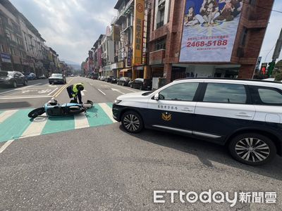 為追可疑車路口迴轉！基隆警車碰撞機車　19歲女騎士受傷送醫