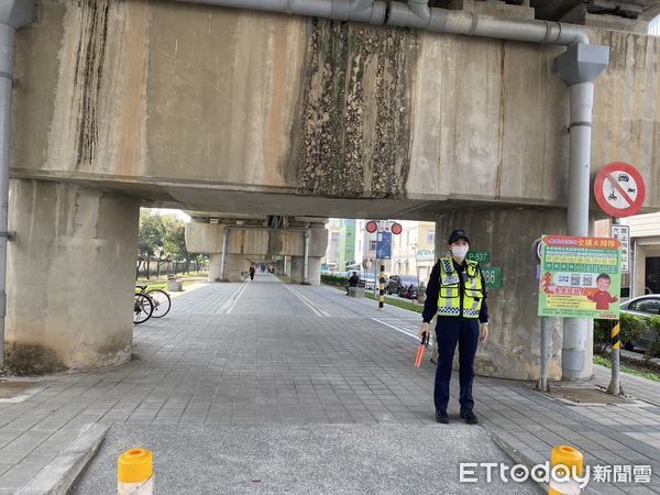 ▲潮州警方將加強取締鐵路高架橋下自行車道違規行為           。（圖／記者陳崑福翻攝）