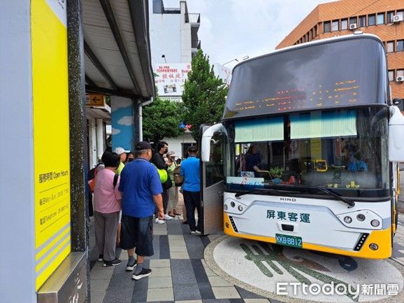 ▲春節連假，民眾搭乘大眾公共運輸系統有多項優惠             。（圖／屏東客運公司提供）