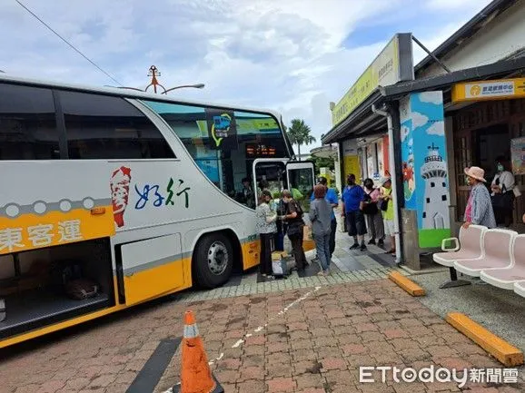 ▲春節連假，民眾搭乘大眾公共運輸系統有多項優惠             。（圖／屏東客運公司提供）