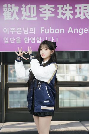 ▲▼ 富邦啦啦隊成員慈妹入選「CT Amaze」應援團，將在經典賽資格賽為中華隊加油，稍早自家球團宣布簽下韓籍啦啦隊女神李珠珢，她開心直呼是「驚喜中的驚喜」。             。（圖／富邦悍將提供）