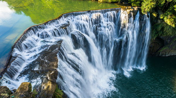 ▲新北市平溪「十分瀑布」、「蔡家洋樓」、「十分老街」等順遊景點。（圖／新北市觀旅局提供）