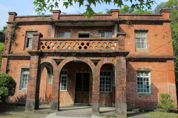 ▲新北市平溪「十分瀑布」、「蔡家洋樓」、「十分老街」等順遊景點。（圖／新北市觀旅局提供）