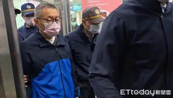 ▲▼柯文哲探視父親，探視後離開新竹台大醫院。（圖／記者黃彥傑翻攝）