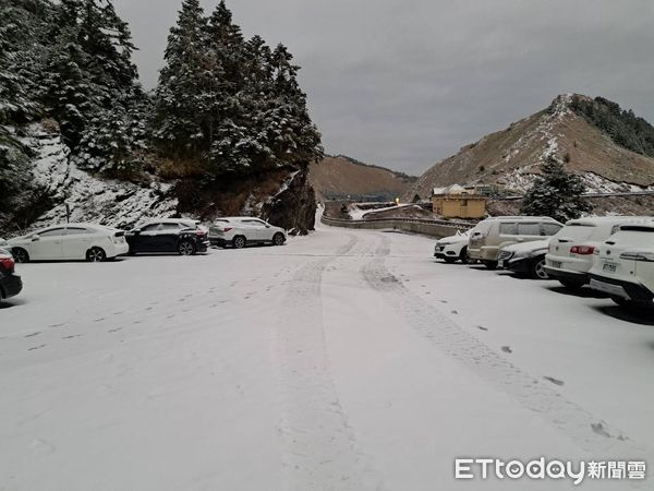 合歡山下雪。（圖／民眾提供）