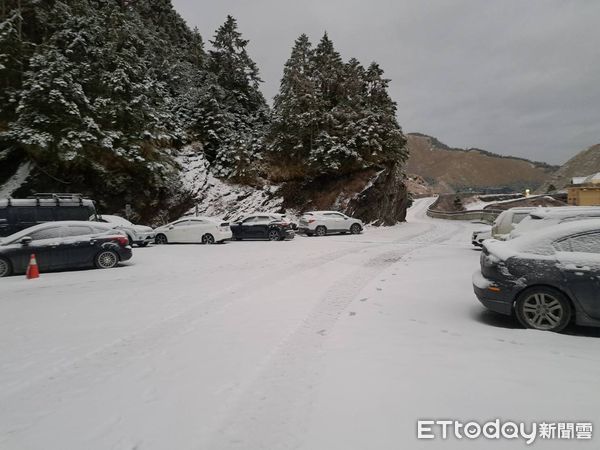 合歡山下雪。（圖／民眾提供）