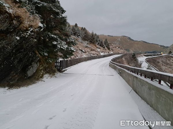 合歡山下雪。（圖／民眾提供）