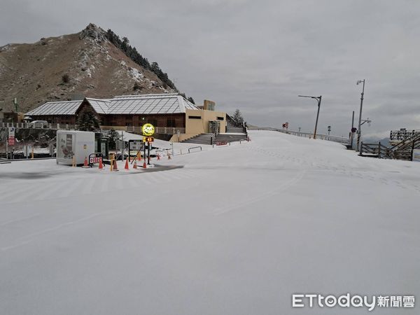 合歡山下雪。（圖／民眾提供）