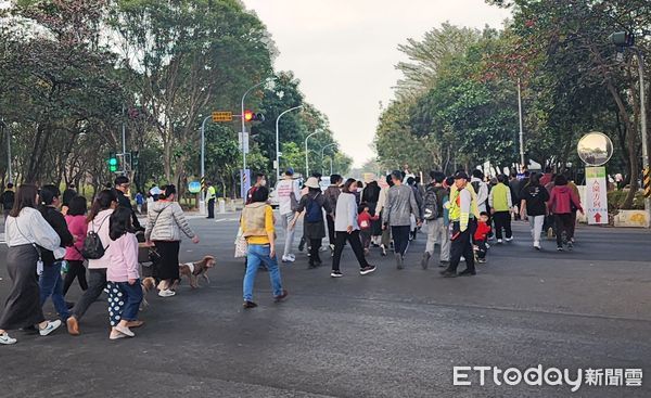 ▲屏東警分局針對熱博園區周邊實施交通管制           。（圖／記者陳崑福翻攝）