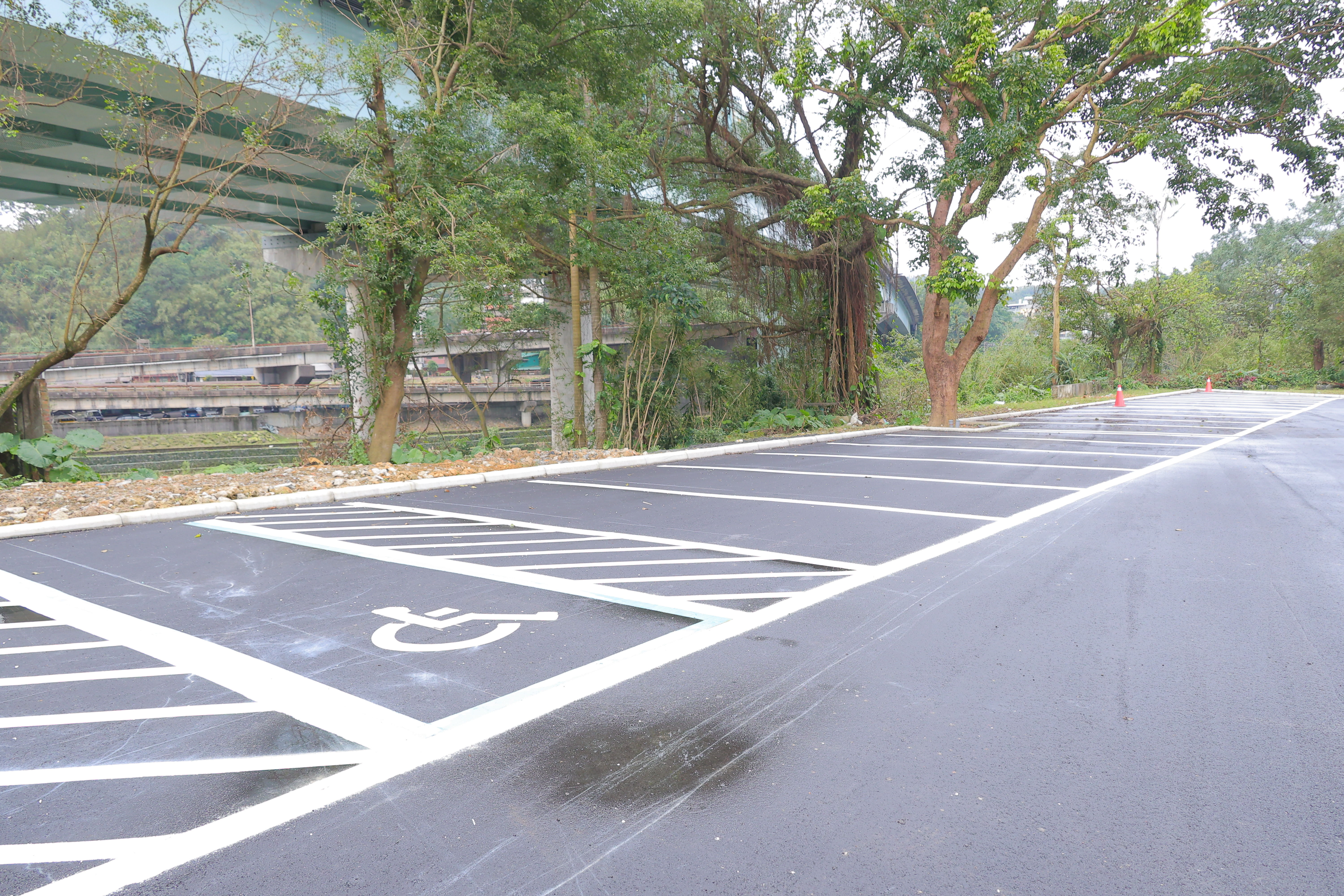 ▲基隆過港路停車場啟用。（圖／記者郭世賢翻攝）