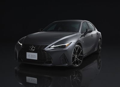 「LEXUS IS新年式」日規開賣！渦輪特仕車成賣點　折合新台幣101萬起