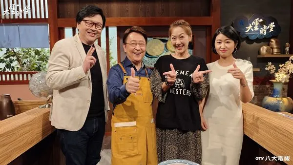 ▲《大雲時堂》主持人李四端(左二)和來賓Gigi(右二)、眼科醫師黃宥嘉(右一)、兒童職能治療師張旭鎧(左一)。（圖／八大提供）