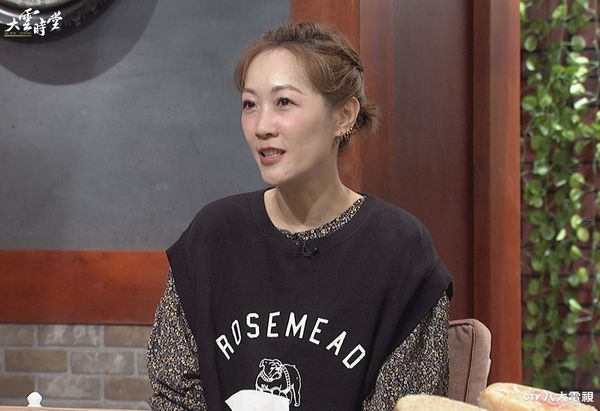 ▲《大雲時堂》主持人李四端(左二)和來賓Gigi(右二)、眼科醫師黃宥嘉(右一)、兒童職能治療師張旭鎧(左一)。（圖／八大提供）