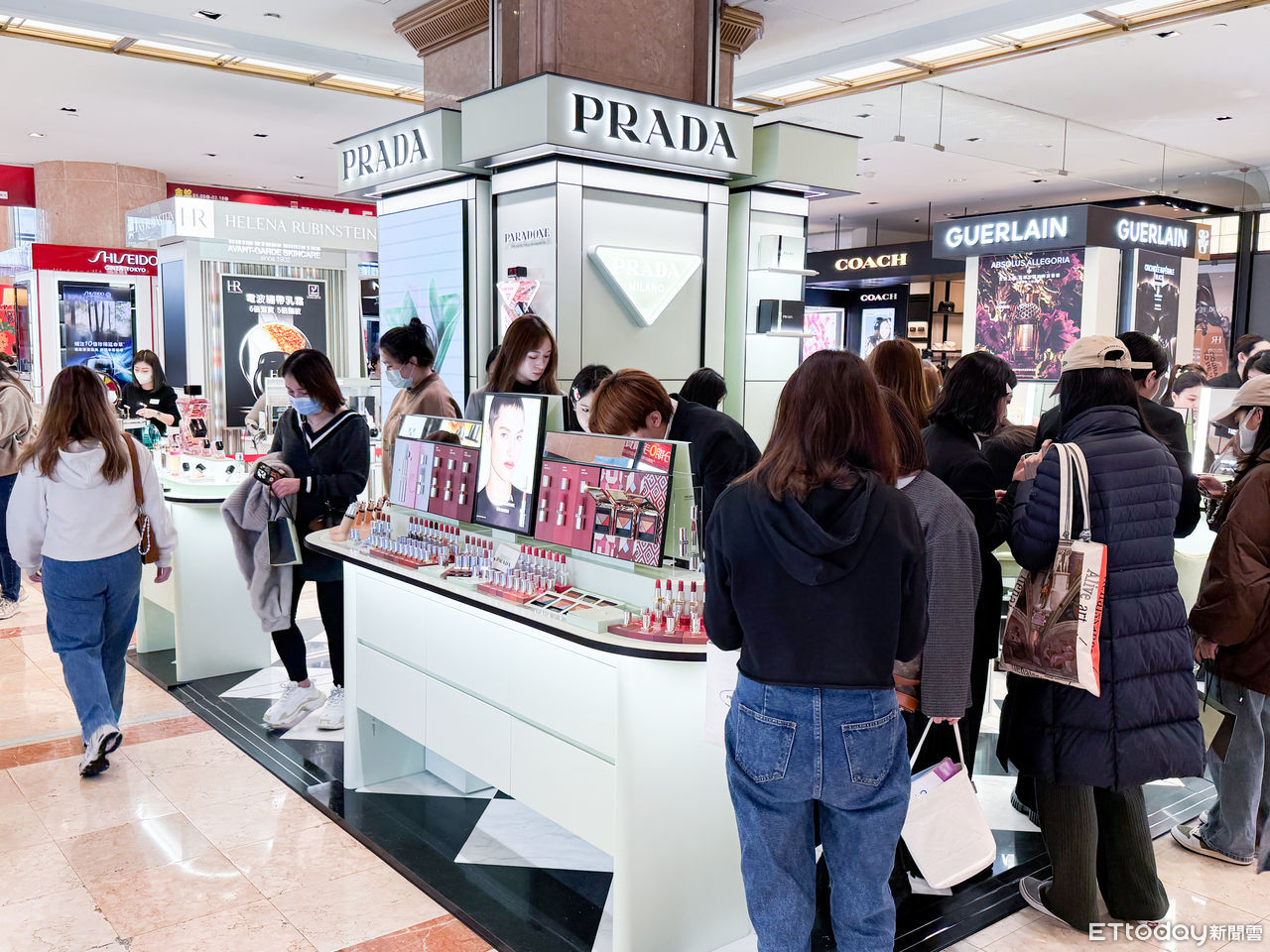 PRADA BEAUTY,潤唇膏,黛珂,彩妝,唇膏,。（圖／記者李薇攝、品牌提供）