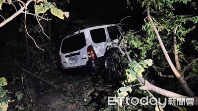 快訊／好友鳳山水庫夜釣…返程1男不適「駕車墜山坡」　送醫不治