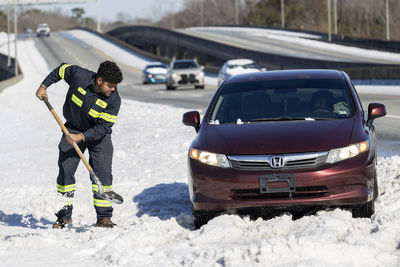 美國南部暴風雪至少12死！佛州積雪23cm破紀錄　逾2000航班取消