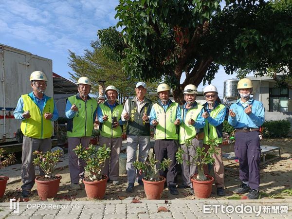 ▲台南市勞工局全力動員「做工行善團」支援協助，志工不分晝夜修復基礎設施，以讓災民盡早恢復正常生活，從地震發生進入災區搶修到23日已邁入第3天，目前已協助災民修復約130處。（圖／記者林東良翻攝，下同）