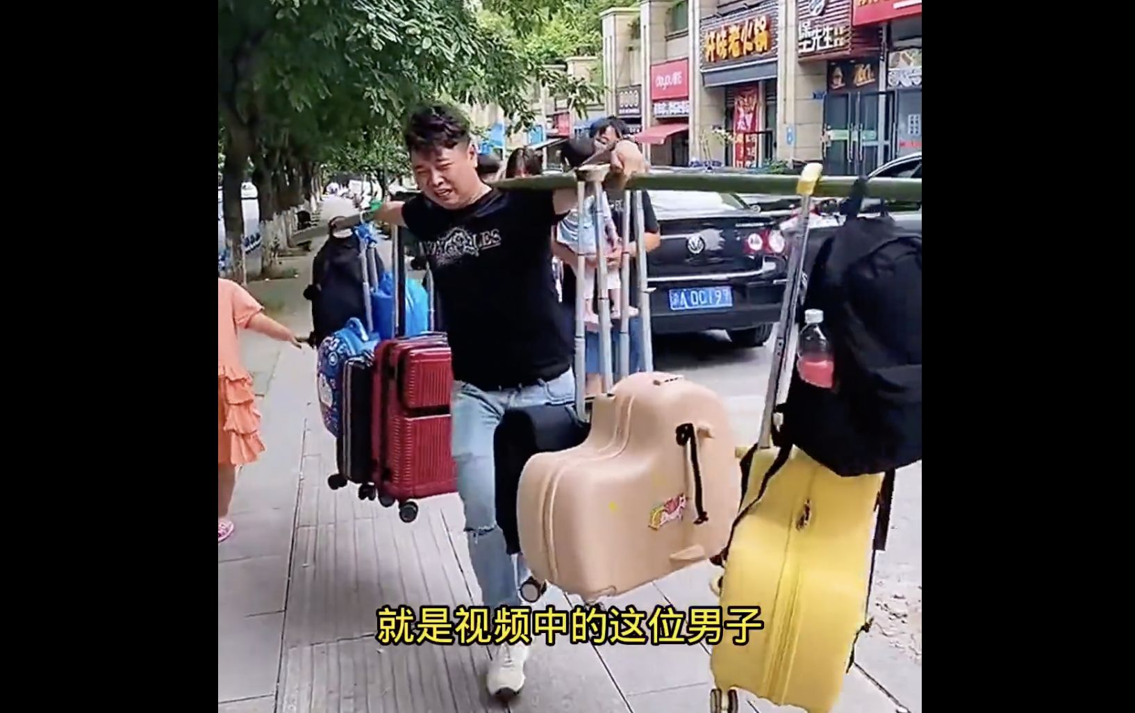 ▲陸「最強舅舅」每年寒暑假都要招呼16個外甥回家團聚。（圖／翻攝微博）