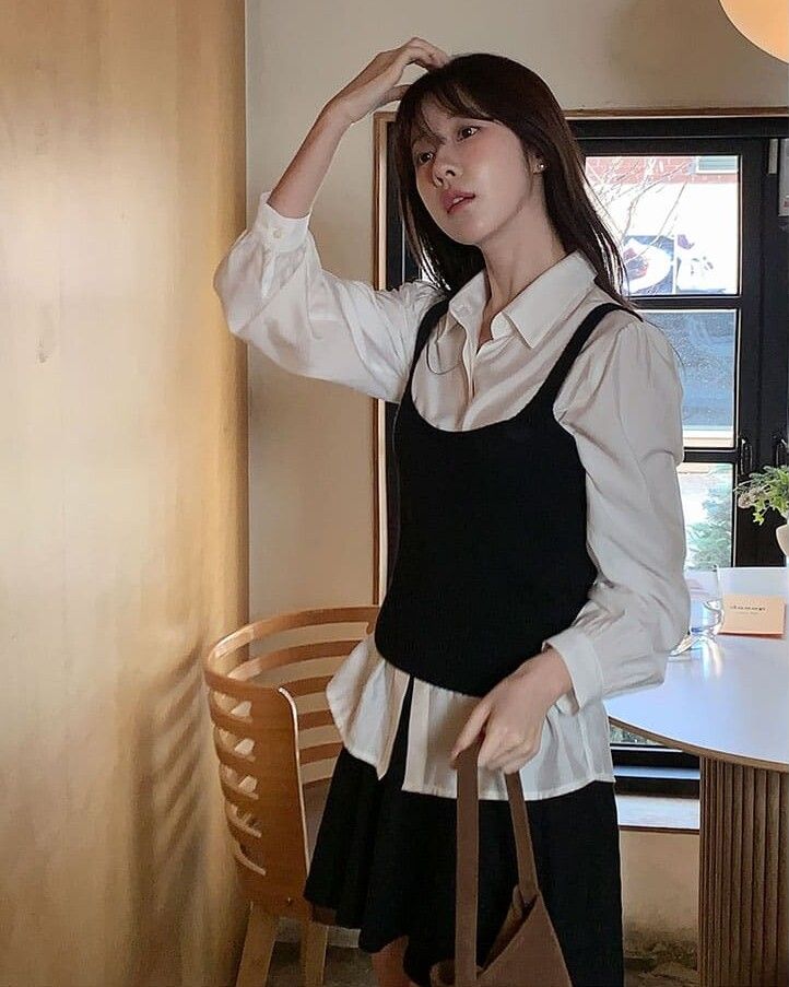 ▲針織背心穿搭     。（圖／翻攝自官網）