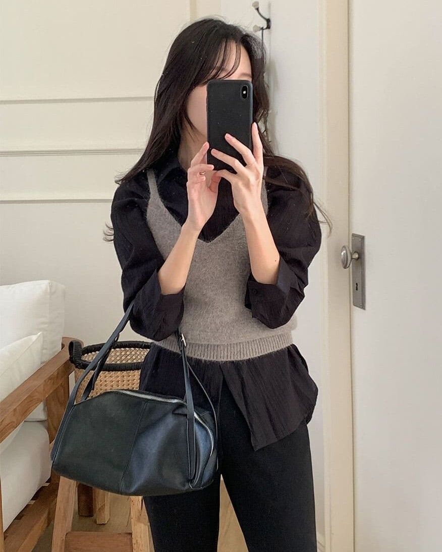 ▲針織背心穿搭     。（圖／翻攝自官網）