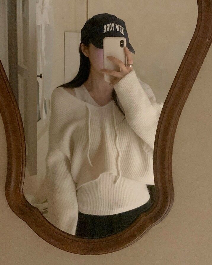 ▲針織背心穿搭 。（圖／翻攝自官網）