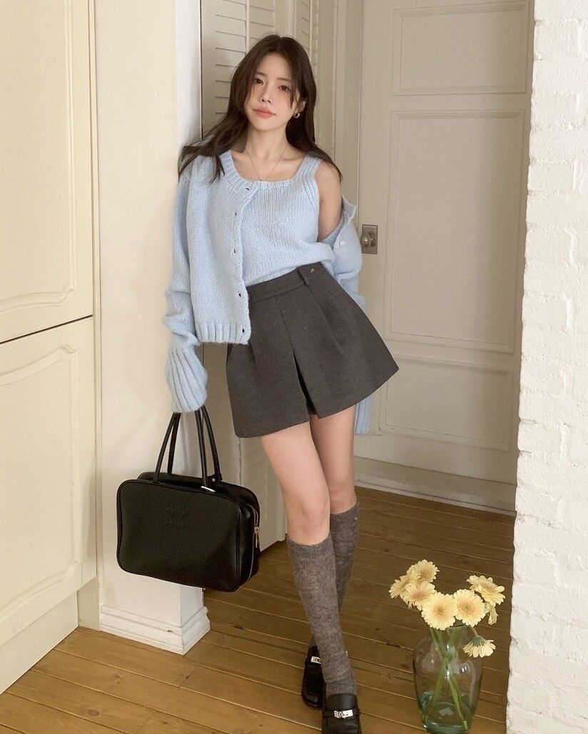 ▲針織背心穿搭 。（圖／翻攝自官網）