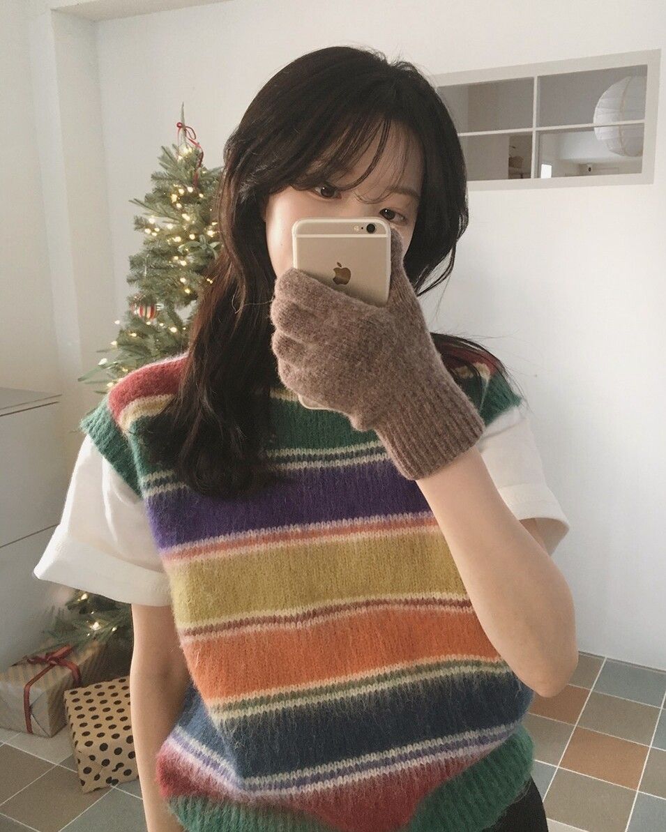 ▲針織背心穿搭 。（圖／翻攝自官網）