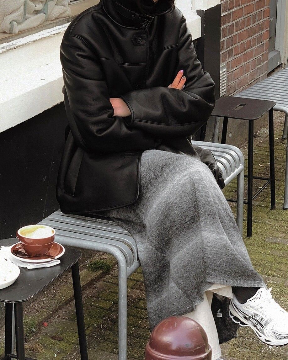 ▲針織背心穿搭 。（圖／翻攝自官網）