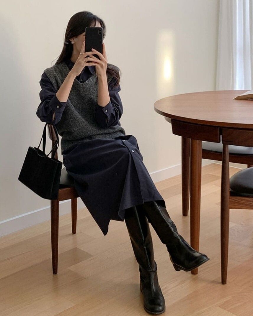 ▲針織背心穿搭 。（圖／翻攝自官網）