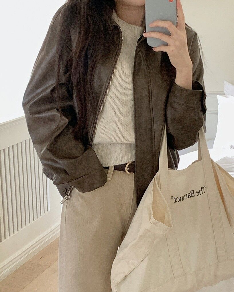 ▲針織背心穿搭 。（圖／翻攝自官網）