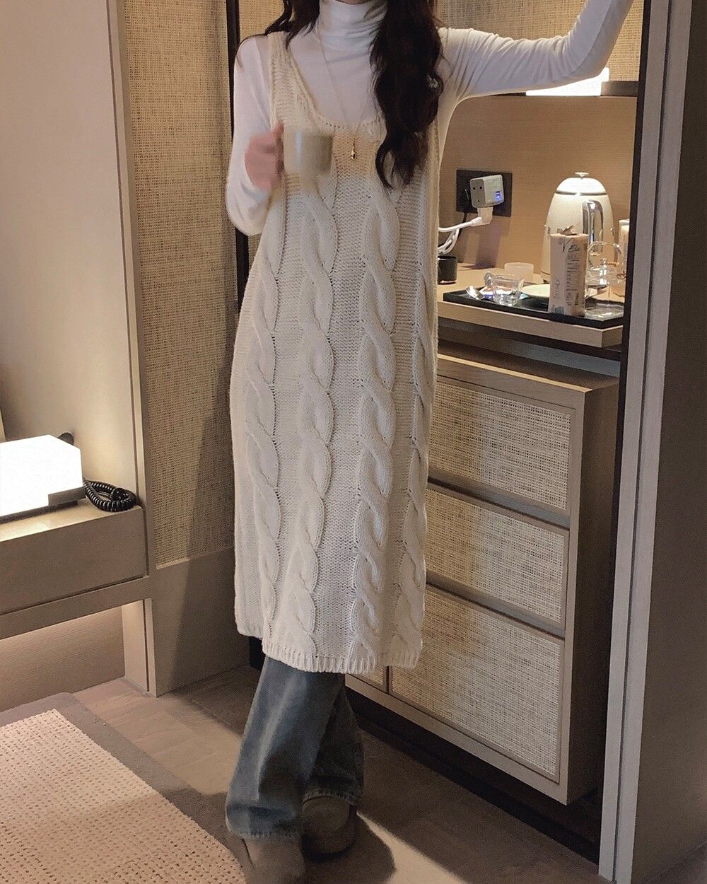 ▲針織背心穿搭 。（圖／翻攝自官網）