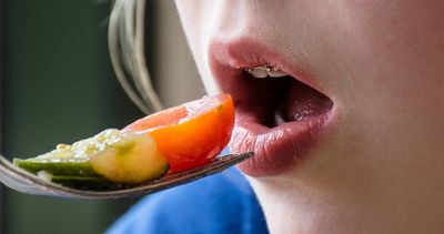 醫示警「10種吃飯方式」愈吃愈短命!第5個超多人都中