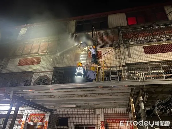 ▲單親媽獨養2身障兒...住家年前遭一把火燒光　送暖讓她勇敢走下去。（圖／記者許權毅翻攝）