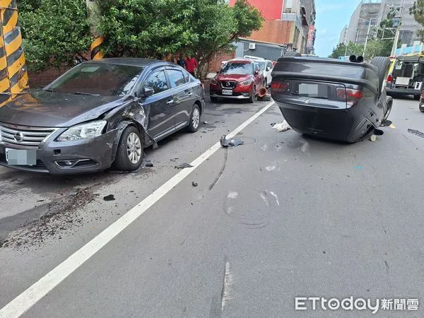 ▲▼基隆一家四口翻車送醫，警方車內化妝包中搜出毒品。（圖／記者郭世賢翻攝）