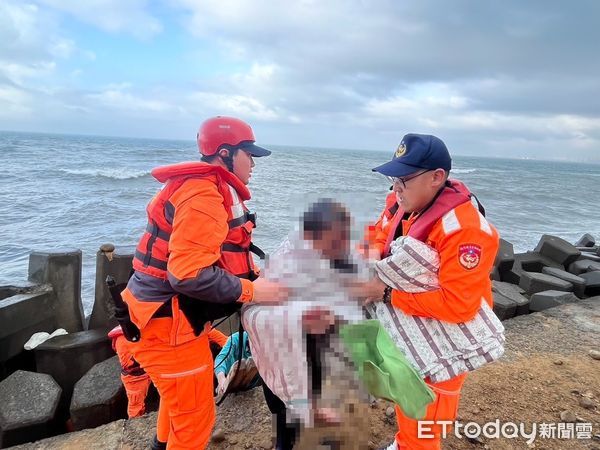 ▲▼             林口火力發電廠外海漁船翻覆，1人失蹤。（圖／記者陸運陞翻攝，下同）