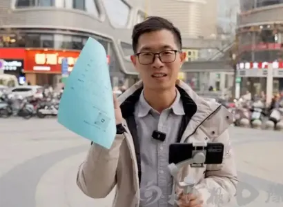 ▲大寶5年前辭掉醫生的工作，轉行當婚介。（圖／翻攝自微博）