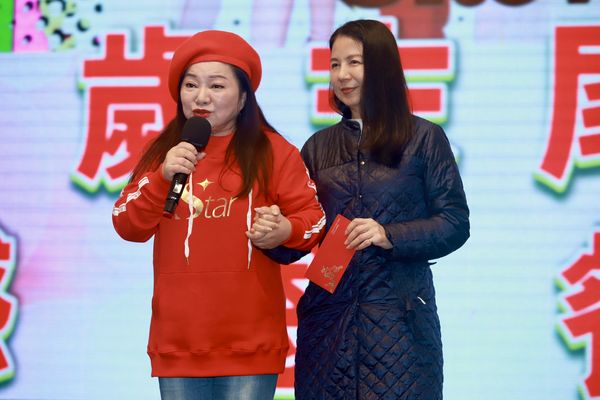 ▲白冰冰(中)今天舉行年終餐會。（圖／民視提供）