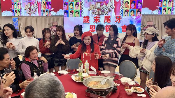 ▲白冰冰(中)今天舉行年終餐會。（圖／民視提供）