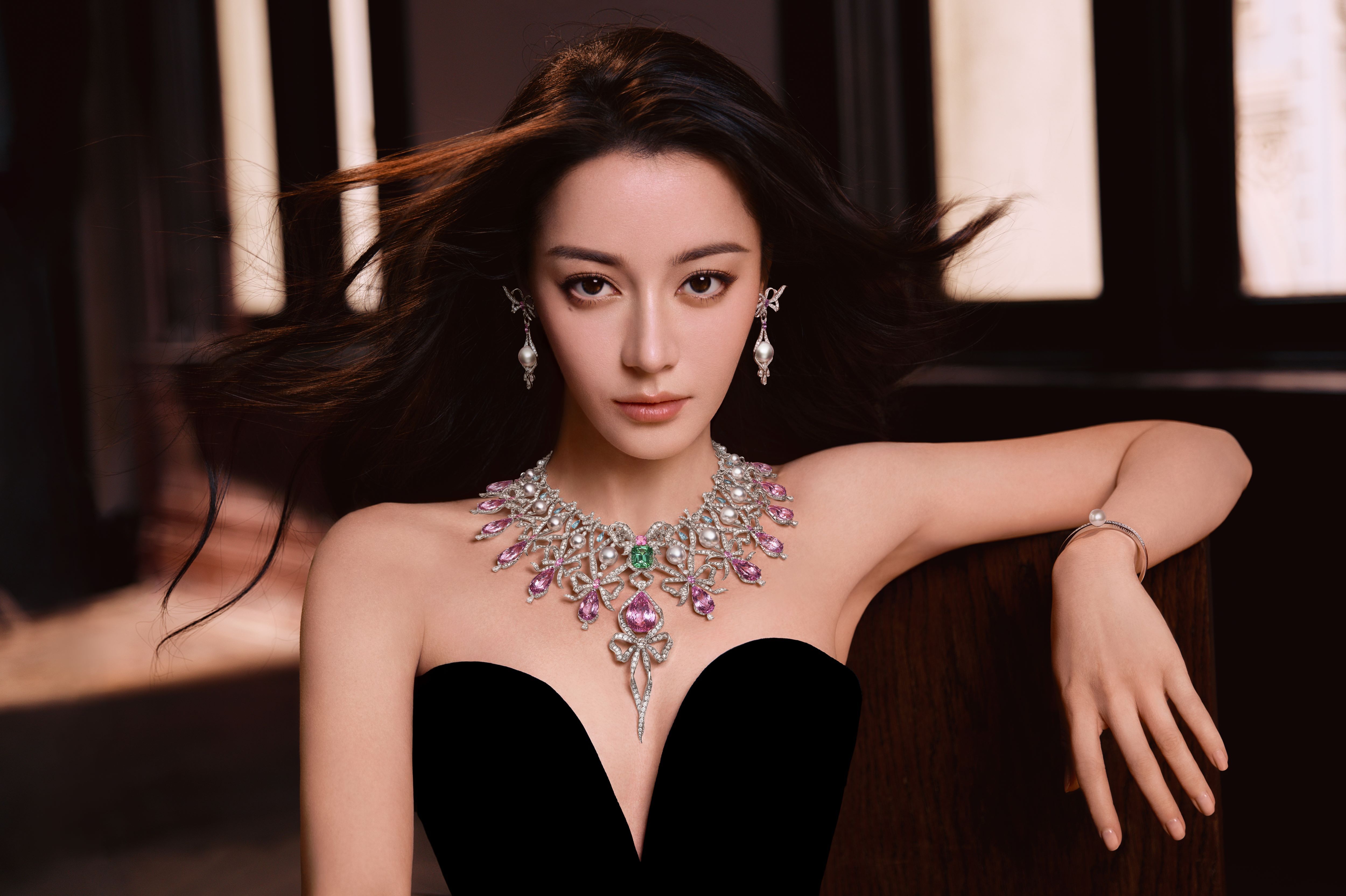 ▲▼迪麗熱巴           。（圖／翻攝微博）