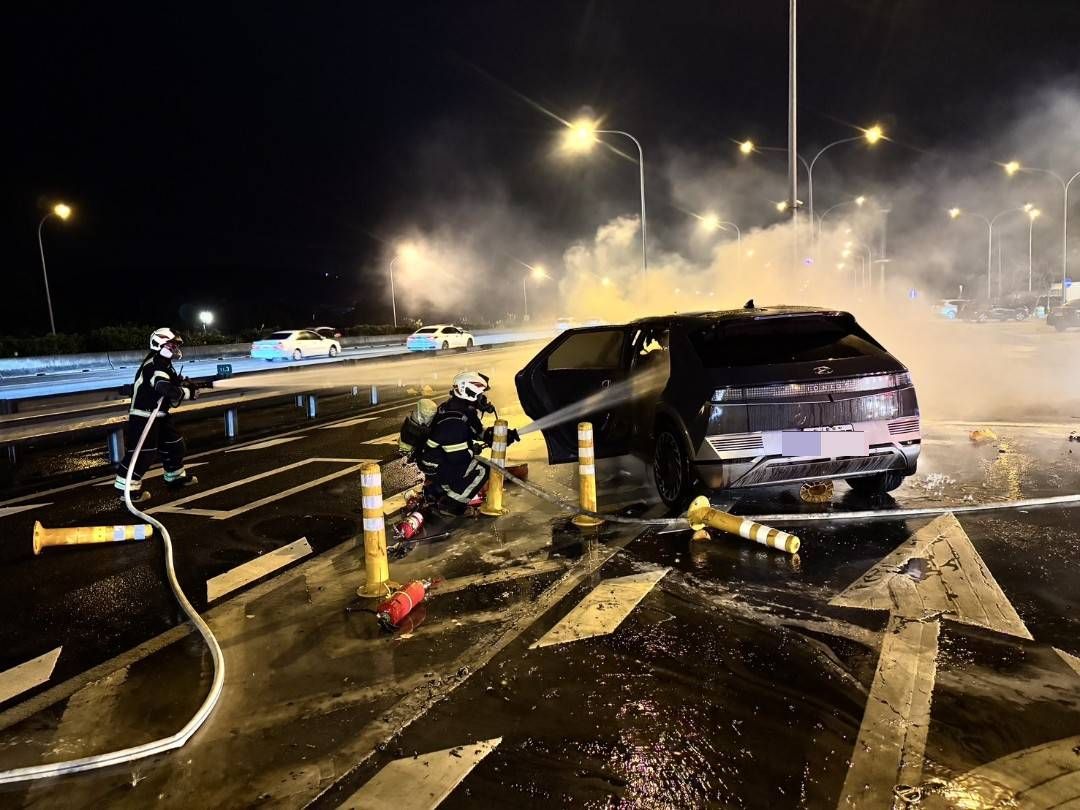 ▲楊梅休息站重大車禍。（圖／記者沈繼昌翻攝）