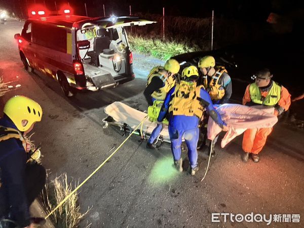 ▲▼彰化永興海堤傳輕生　男子被拉上岸送醫。（圖／記者唐詠絮翻攝）