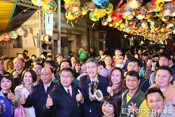 ▲台南市「第13屆府城普濟燈會」24日登場，台南市長黃偉哲親自主持點燈儀式。（圖／記者林東良翻攝，下同）